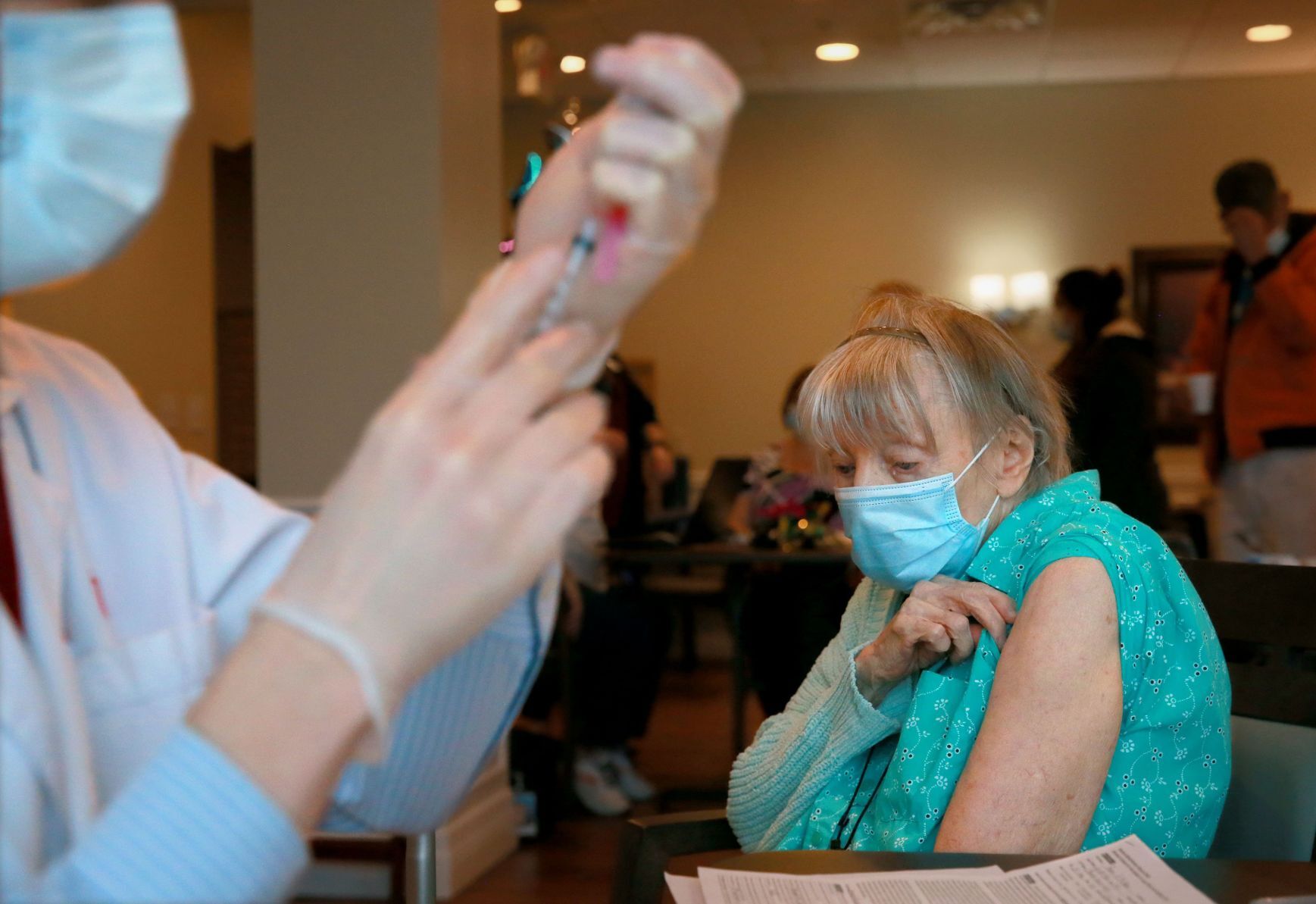 Pharmacies continue COVID-19 vaccine delivery Monday